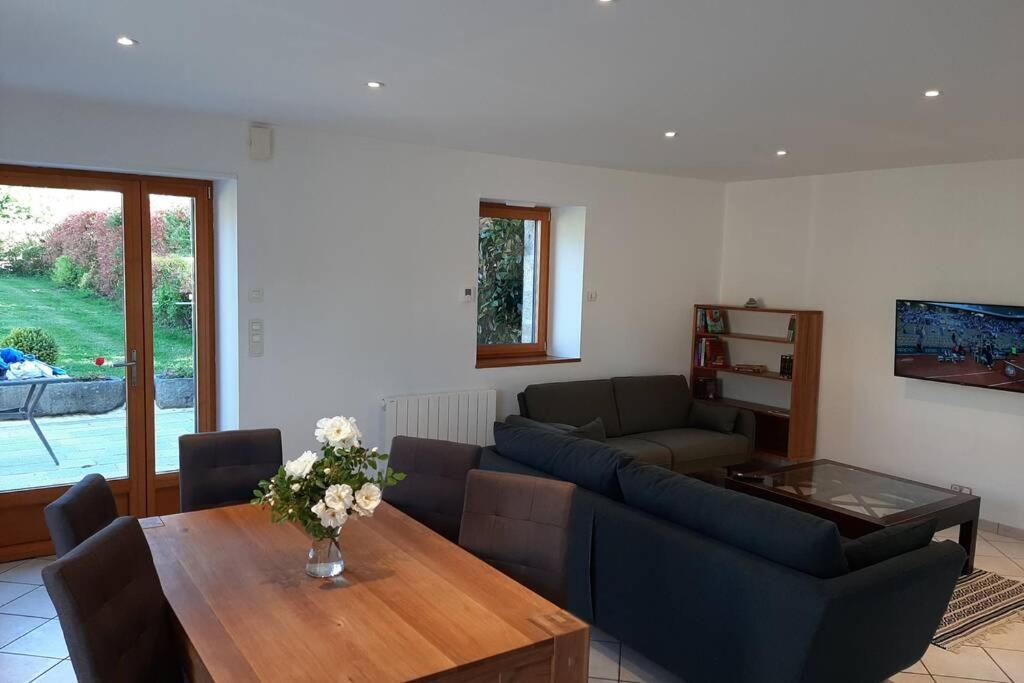 La Maison Bleue Saint-Sauveur-des-Landes Ngoại thất bức ảnh