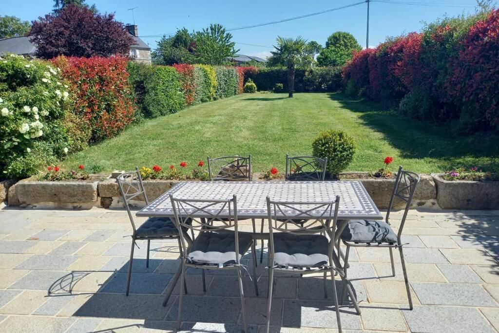 La Maison Bleue Saint-Sauveur-des-Landes Ngoại thất bức ảnh