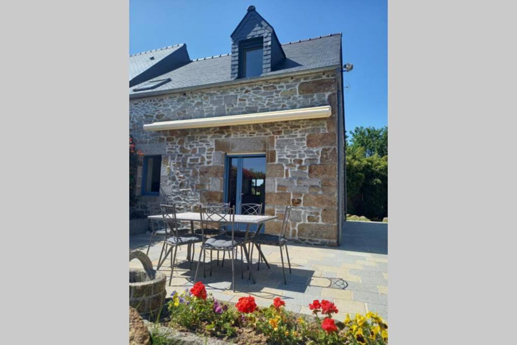La Maison Bleue Saint-Sauveur-des-Landes Ngoại thất bức ảnh