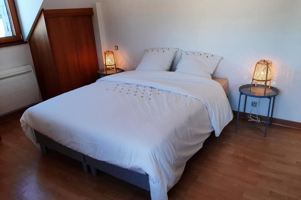 La Maison Bleue Saint-Sauveur-des-Landes Ngoại thất bức ảnh