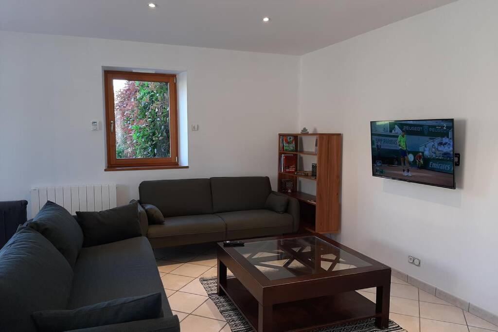 La Maison Bleue Saint-Sauveur-des-Landes Ngoại thất bức ảnh