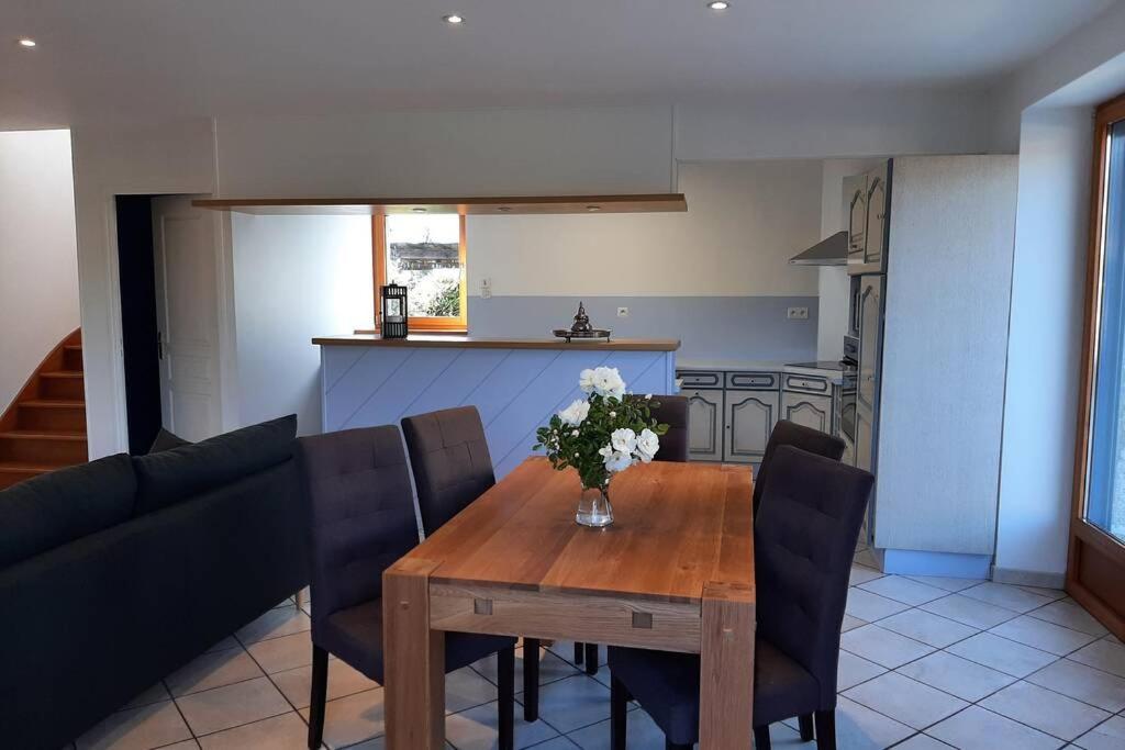 La Maison Bleue Saint-Sauveur-des-Landes Ngoại thất bức ảnh