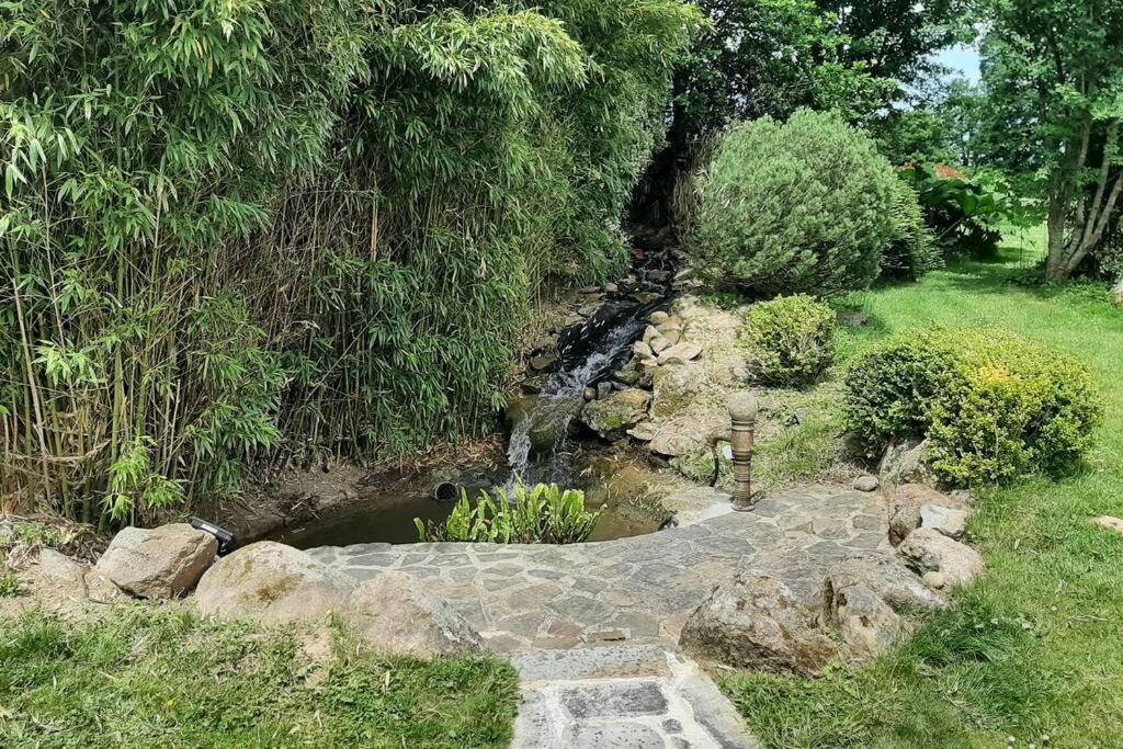 La Maison Bleue Saint-Sauveur-des-Landes Ngoại thất bức ảnh