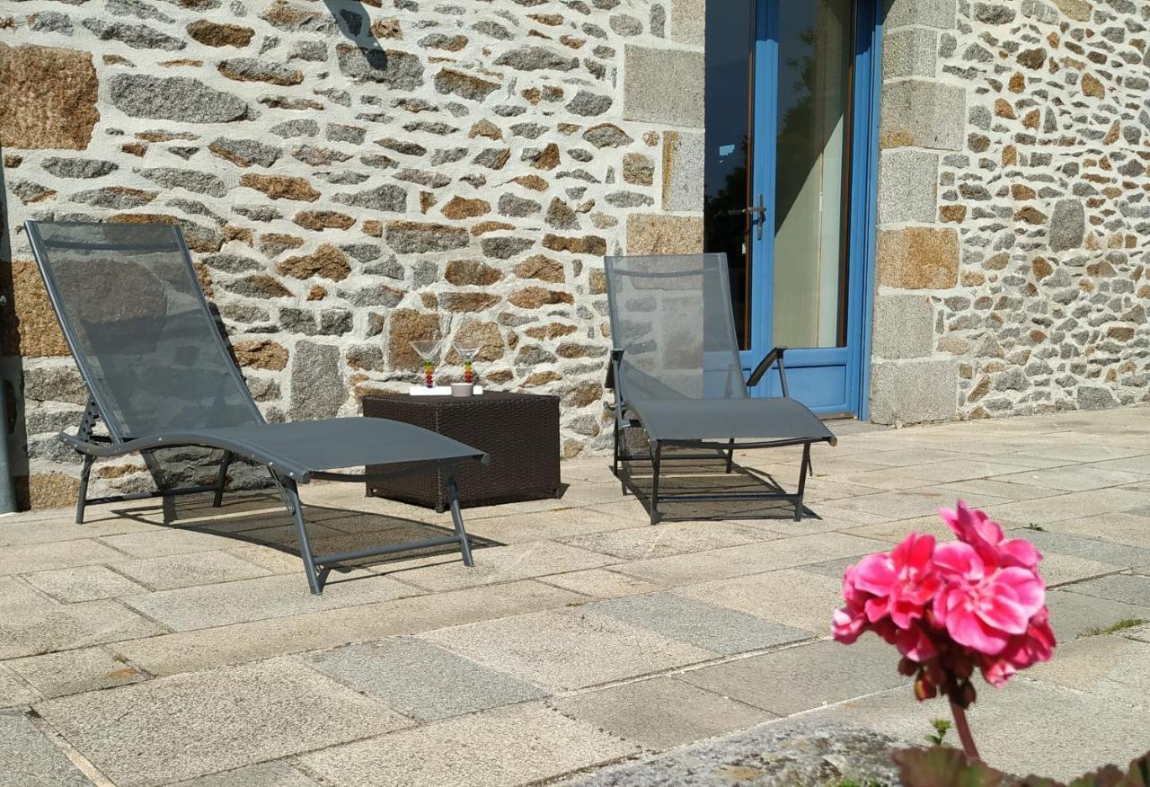 La Maison Bleue Saint-Sauveur-des-Landes Ngoại thất bức ảnh
